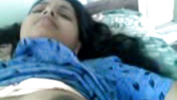 البلاتين زوجته يريد أن يمارس الجنس في حفرة كبيرة أثناء التحدث على افلام رومانسيه سكس الهاتف أثناء ممارسة الجنس