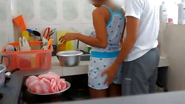 كس ناضجة شقراء يركب على افلام سكس رومنسية مترجم رأس الرجل الأسود الديك بينما في الفيلم