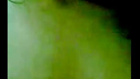 بعل صديق افلام رومانسية للكبار سكس سري يطرح للصور يرتدي ملابس داخلية خاصة