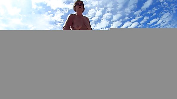 ملكة جمال الأنابيب فيلم سكس اجنبي رومانسي